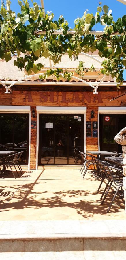 L'Auberge Galeria Exterior foto